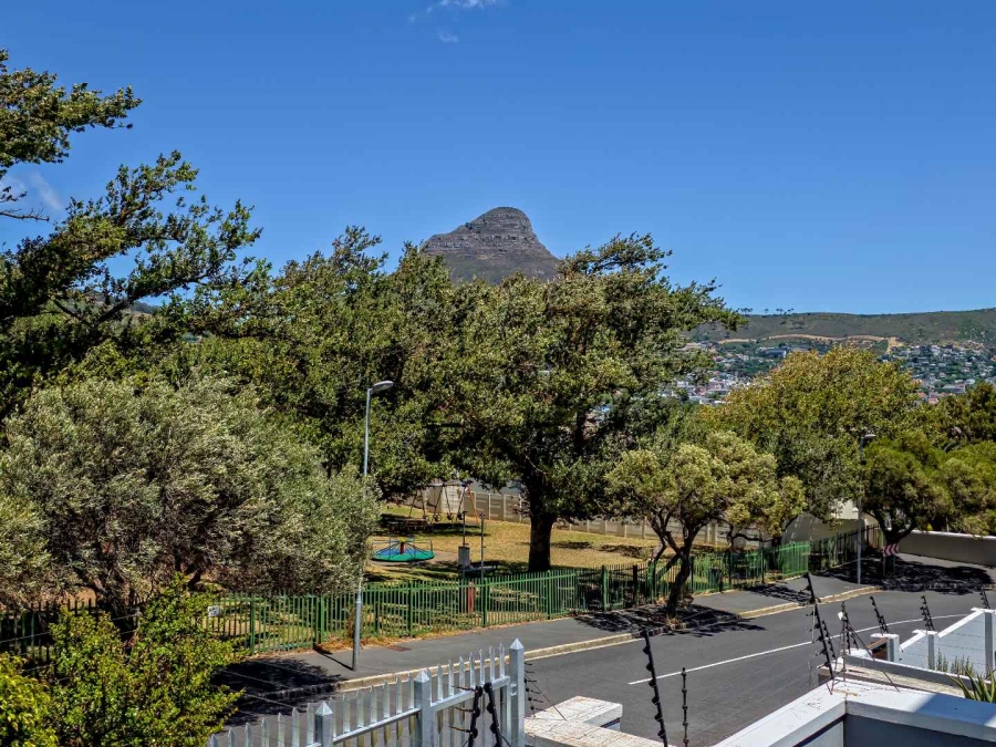 2 Bedroom Property for Sale in Vredehoek Western Cape